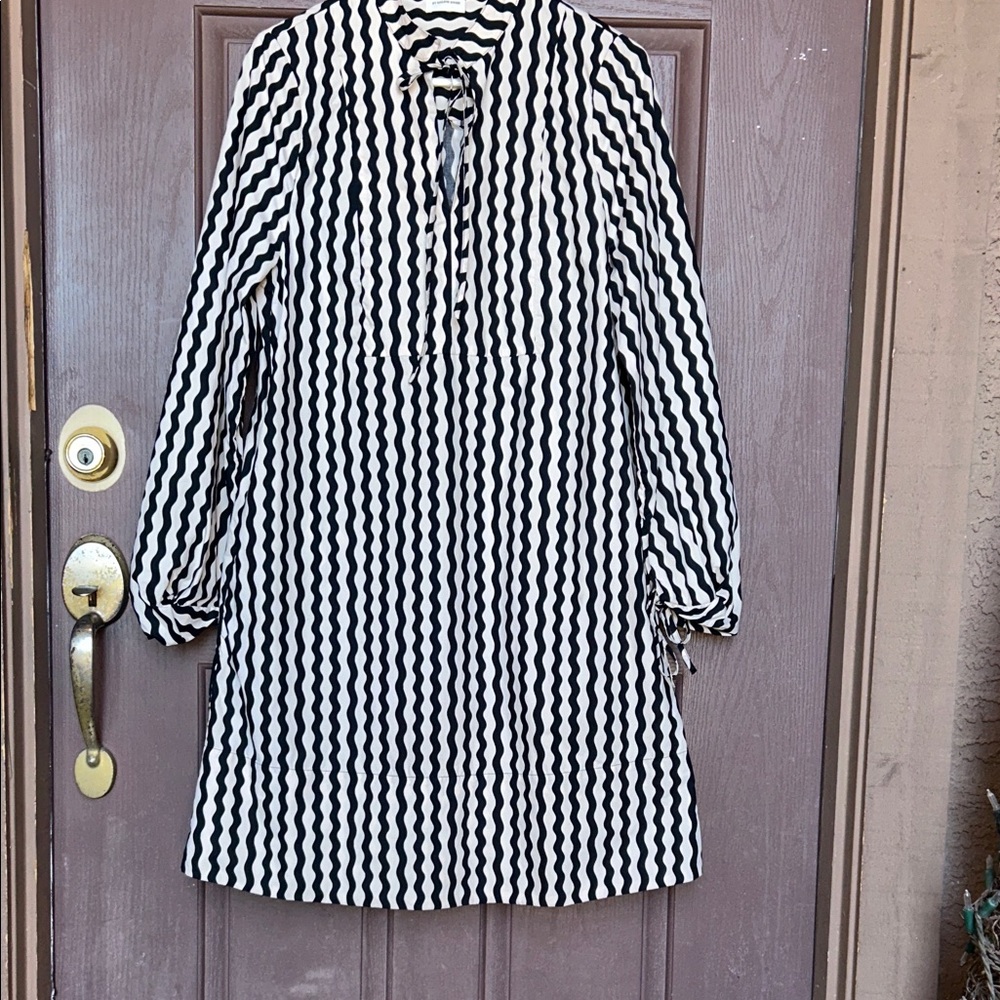 Black and White Striped Women's Dress Size 36 Generally Corresponds to US Size 6